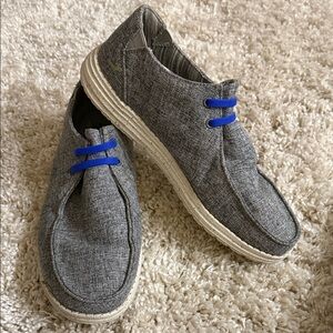 Skechers Casual Gray Men's Shoes with Blue Accents. Size 12